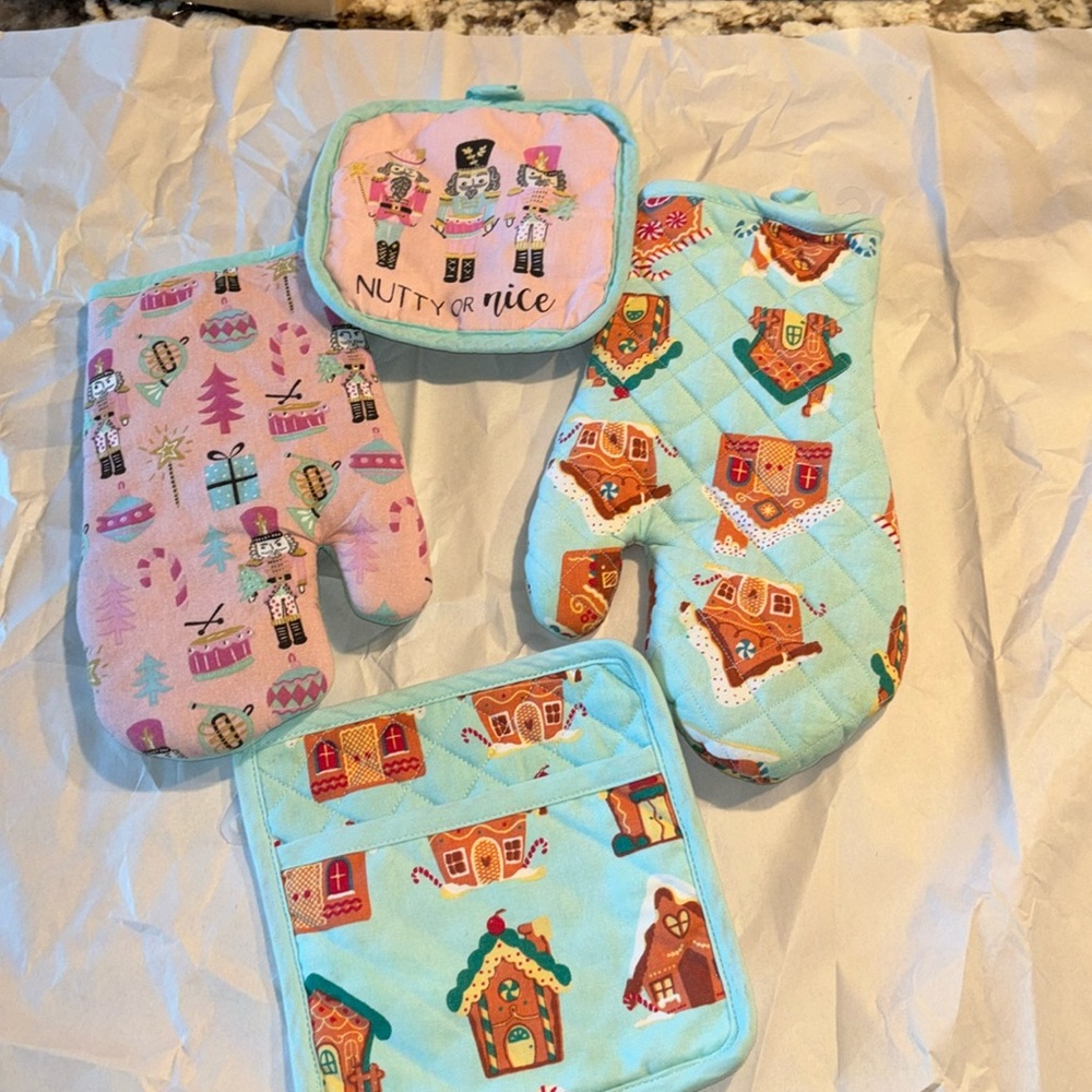 Christmas print pot holders